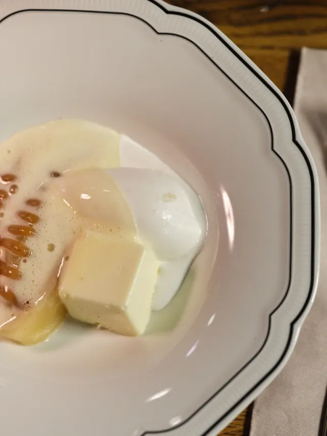 Nagerecht met witte chocolade en sabayon